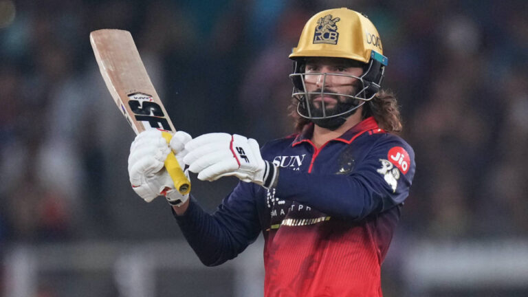 IPL 2026: SRH ने टॉस जीतकर चुनी बल्लेबाजी, RCB की प्लेइंग इलेवन में रजत पाटीदार की वापसी